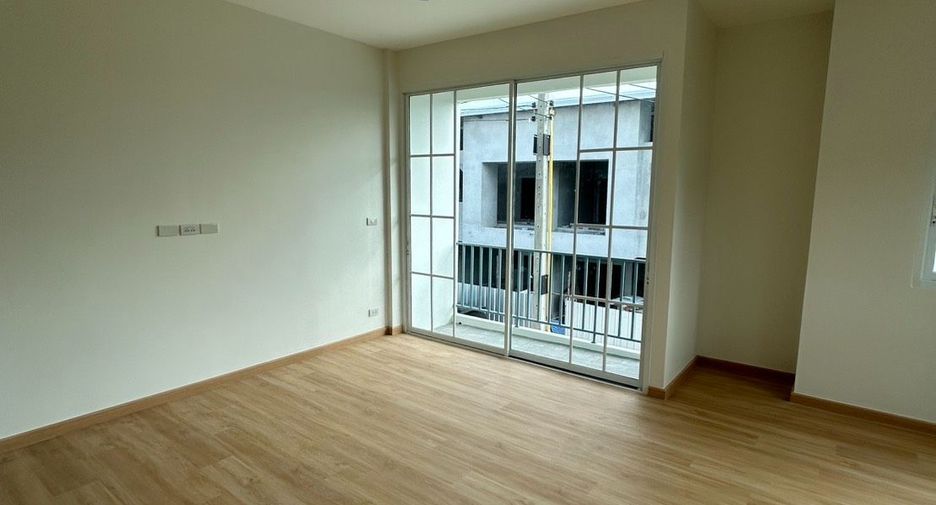 For sale 2 bedrooms townhouse in Si Racha, Chonburi
