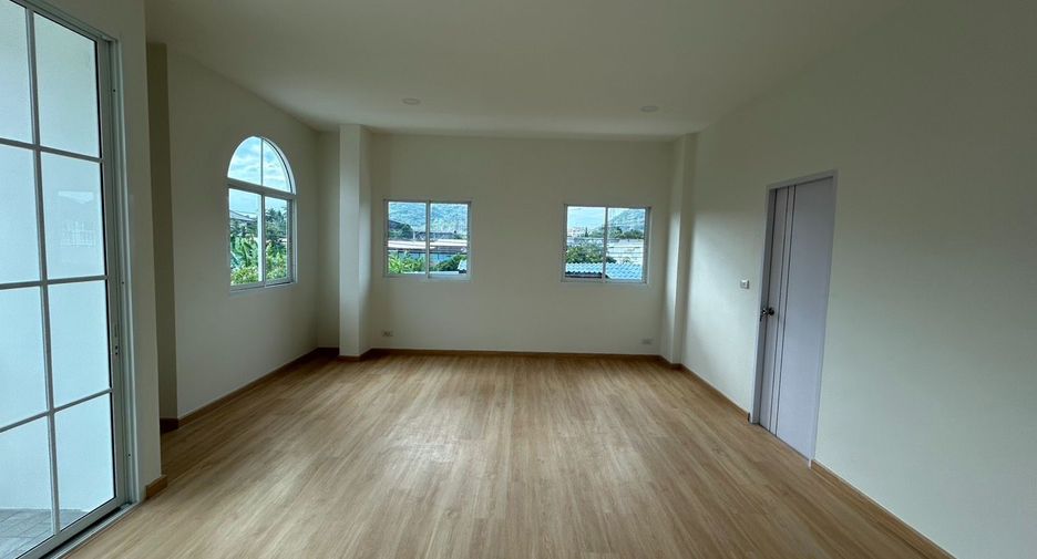 For sale 2 bedrooms townhouse in Si Racha, Chonburi