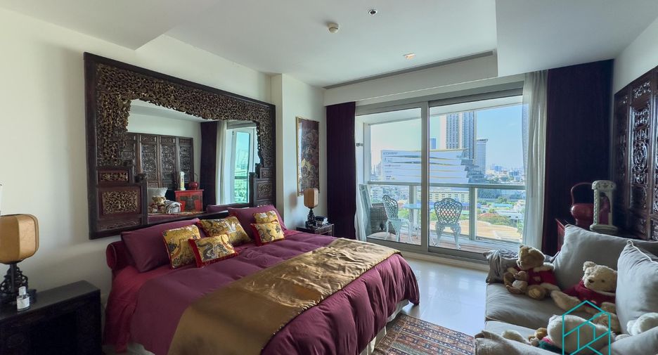 For sale 4 bedrooms condo in Sathon, Bangkok