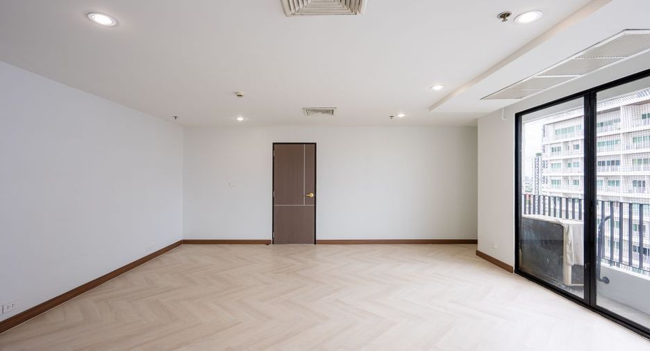 Wohnung zum Kauf mit 3 Zimmer in Watthana, Bangkok