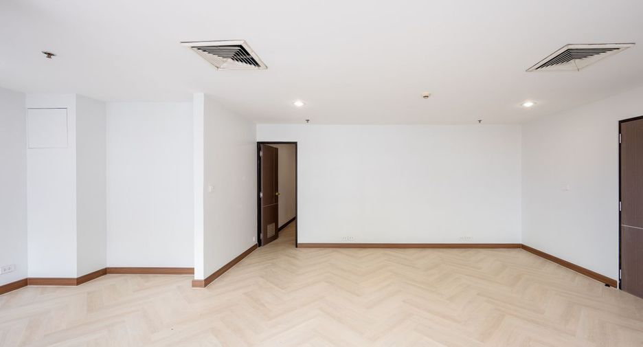 Wohnung zum Kauf mit 3 Zimmer in Watthana, Bangkok