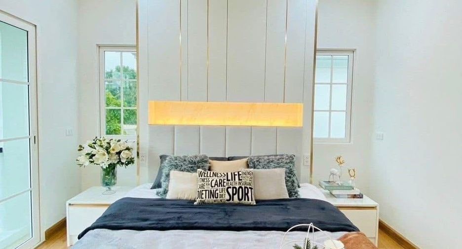 For rent 4 bedrooms townhouse in Prawet, Bangkok
