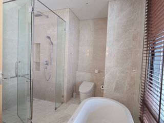 Condo en alquiler de 2 habitaciones en Pathum Wan, Bangkok