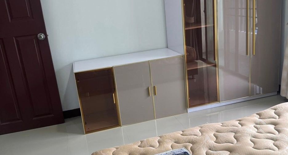 Reihenhaus zur Miete mit 3 Zimmer in Huai Khwang, Bangkok