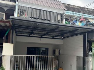 Reihenhaus zur Miete mit 3 Zimmer in Huai Khwang, Bangkok