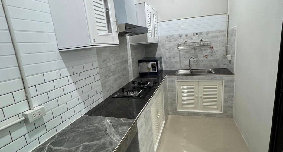 Reihenhaus zur Miete mit 3 Zimmer in Huai Khwang, Bangkok