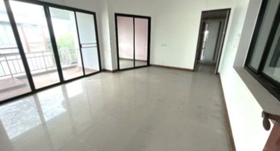 For sale 3 bedrooms house in Mueang Surat Thani, Surat Thani