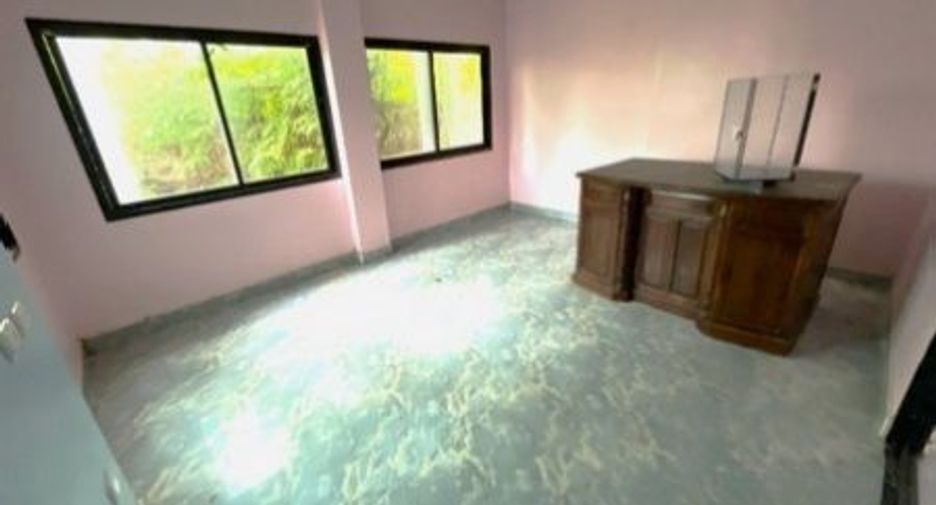 For sale 3 bedrooms house in Mueang Surat Thani, Surat Thani