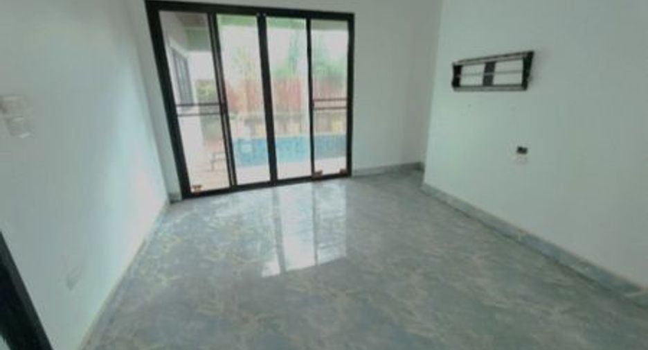 For sale 3 bedrooms house in Mueang Surat Thani, Surat Thani