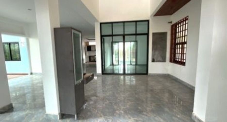 For sale 3 bedrooms house in Mueang Surat Thani, Surat Thani