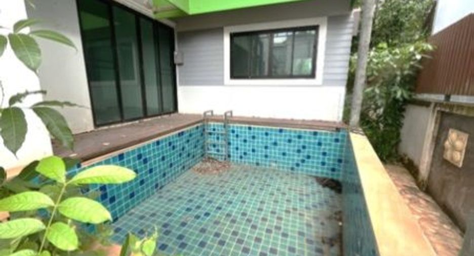 For sale 3 bedrooms house in Mueang Surat Thani, Surat Thani