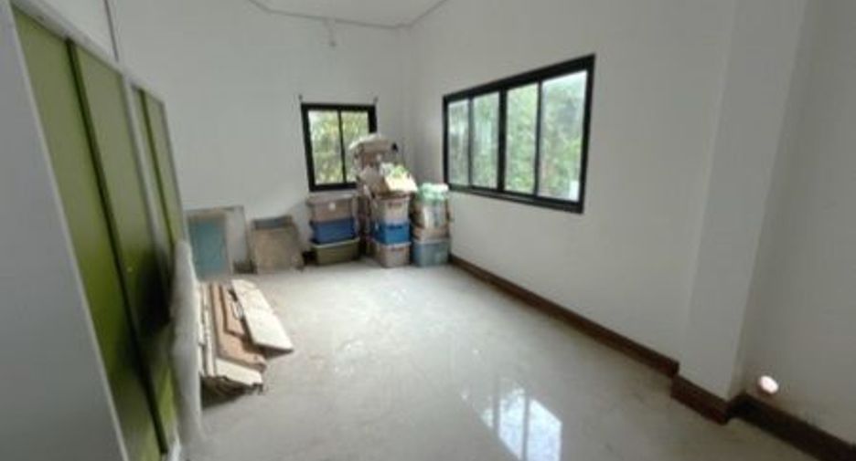 For sale 3 bedrooms house in Mueang Surat Thani, Surat Thani