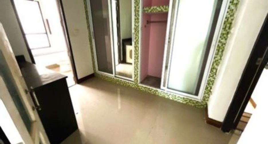 For sale 3 bedrooms house in Mueang Surat Thani, Surat Thani
