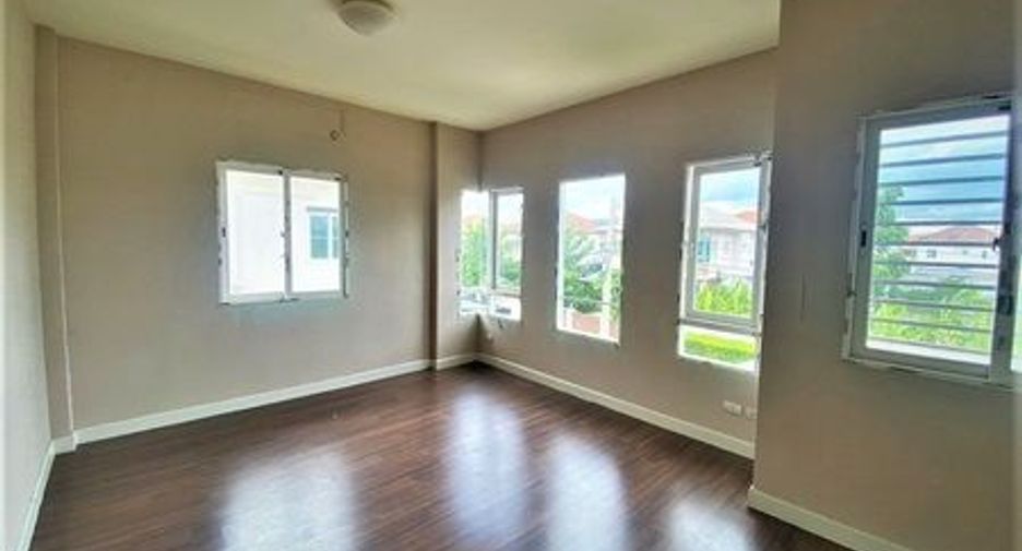For sale 3 bedrooms house in Prawet, Bangkok