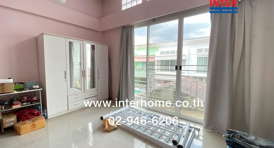 For sale 3 bedrooms townhouse in Bangkok Noi, Bangkok