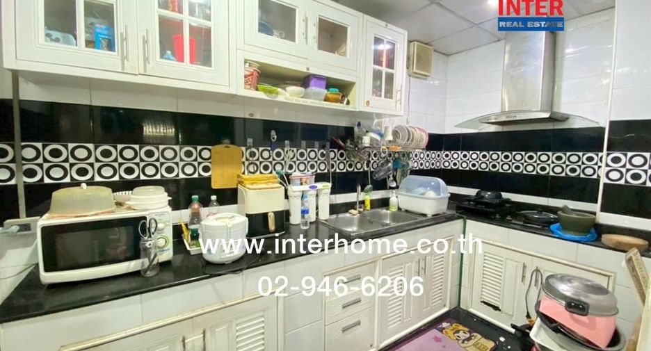 For sale 3 bedrooms townhouse in Bangkok Noi, Bangkok