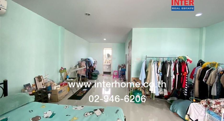 For sale 3 bedrooms townhouse in Bangkok Noi, Bangkok
