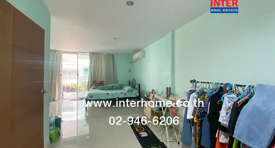 For sale 3 bedrooms townhouse in Bangkok Noi, Bangkok