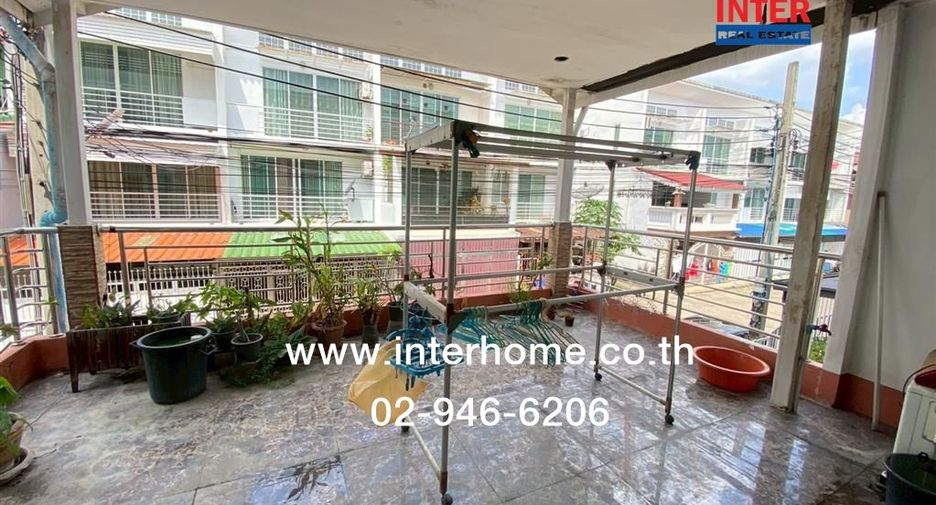 For sale 3 bedrooms townhouse in Bangkok Noi, Bangkok