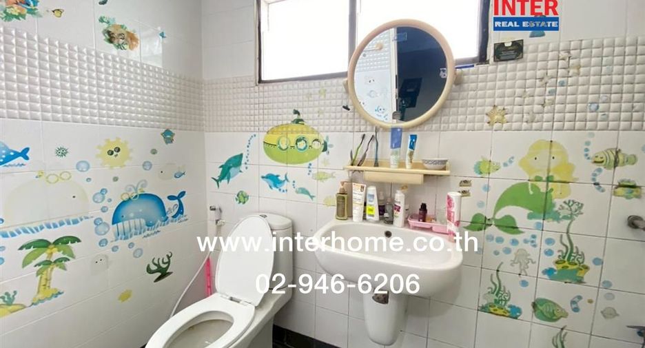 For sale 3 bedrooms townhouse in Bangkok Noi, Bangkok