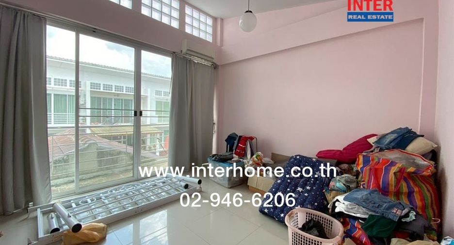 For sale 3 bedrooms townhouse in Bangkok Noi, Bangkok