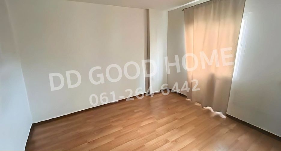 For sale 3 bedrooms townhouse in Lat Krabang, Bangkok