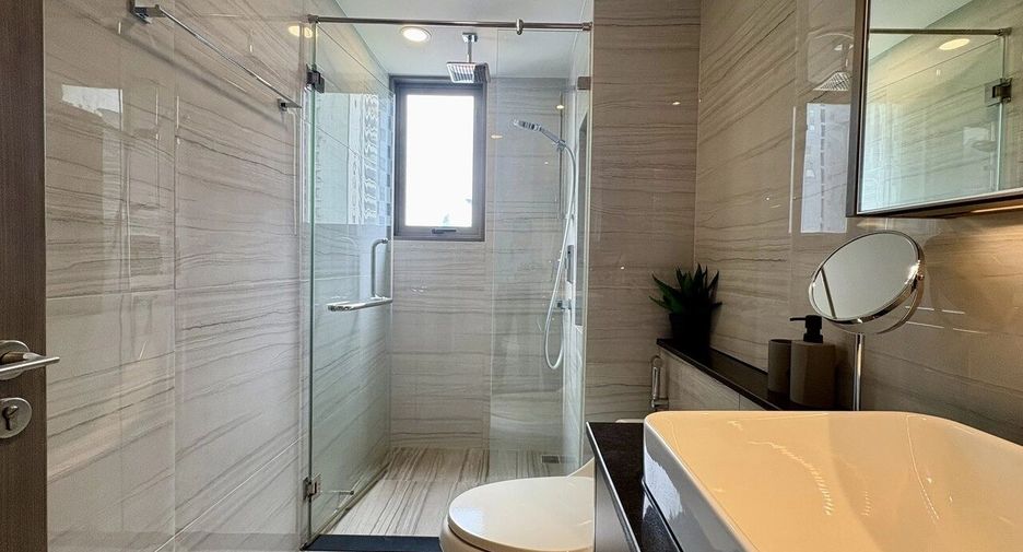 For rent 2 bedrooms condo in Pathum Wan, Bangkok