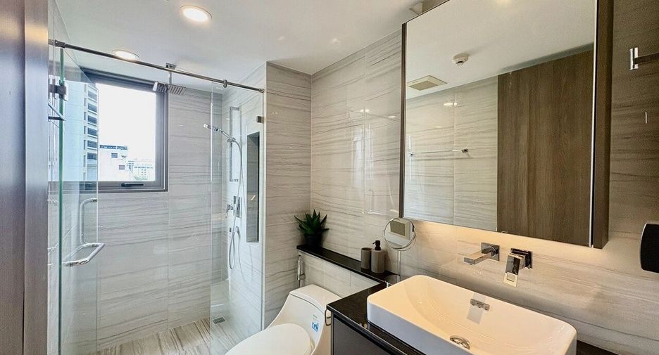 For rent 2 bedrooms condo in Pathum Wan, Bangkok