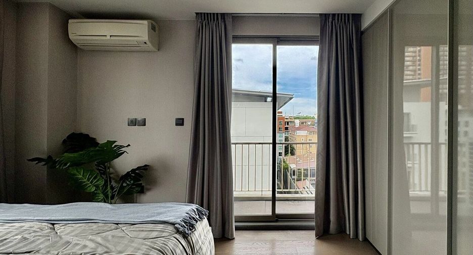 For rent 2 bedrooms condo in Pathum Wan, Bangkok