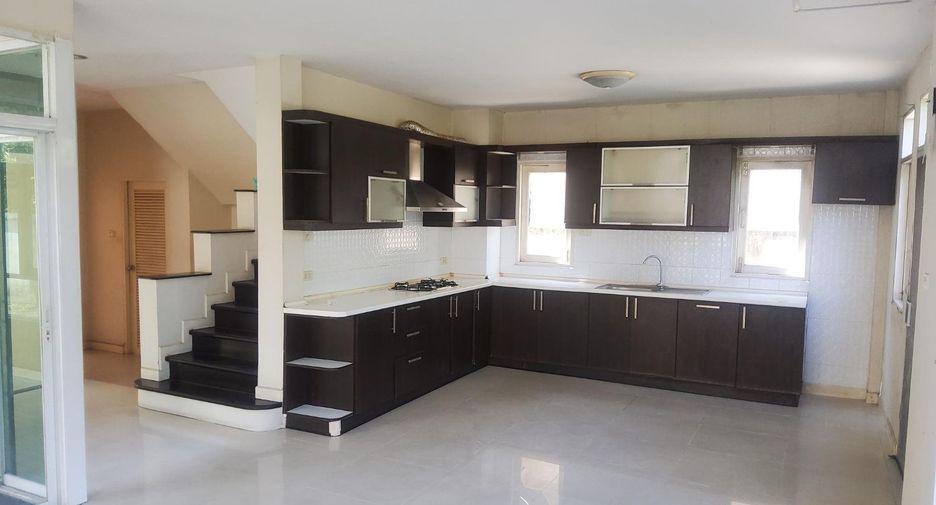 For sale 3 bedrooms house in Si Racha, Chonburi