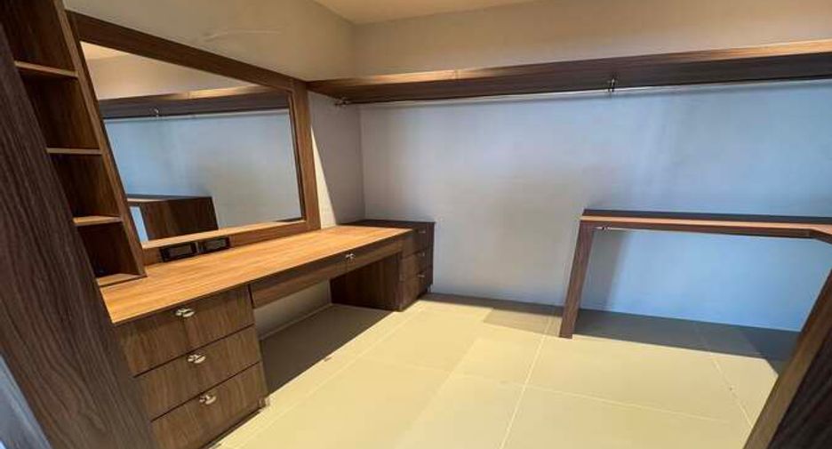 For sale 5 bedrooms house in Bang Lamung, Chonburi