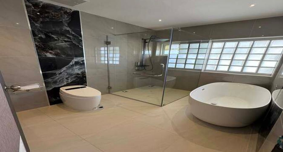 For sale 5 bedrooms house in Bang Lamung, Chonburi