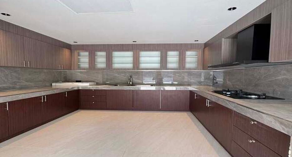 For sale 5 bedrooms house in Bang Lamung, Chonburi