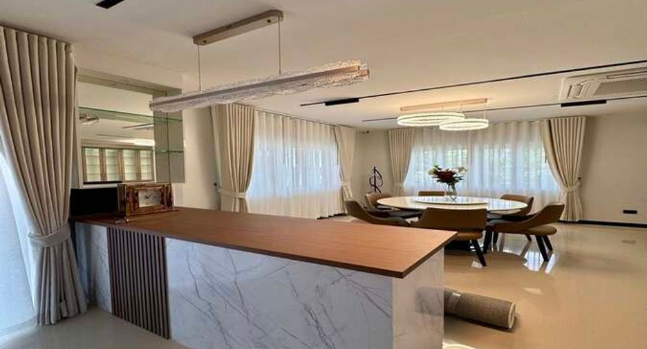 For sale 5 bedrooms house in Bang Lamung, Chonburi