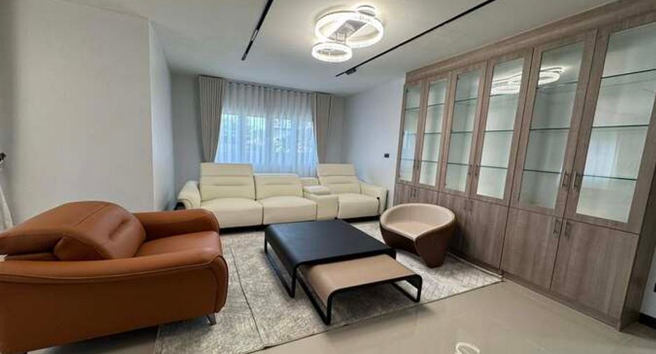 For sale 5 bedrooms house in Bang Lamung, Chonburi