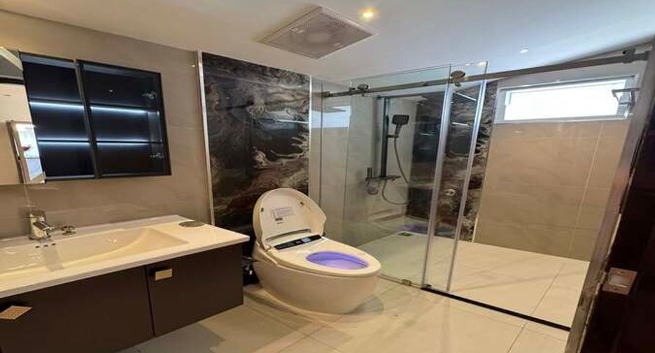 For sale 5 bedrooms house in Bang Lamung, Chonburi