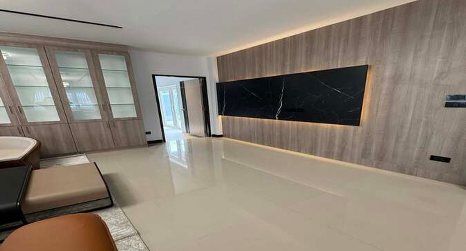 For sale 5 bedrooms house in Bang Lamung, Chonburi