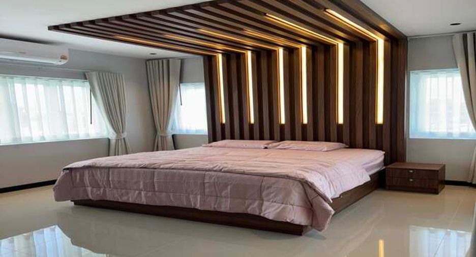 For sale 5 bedrooms house in Bang Lamung, Chonburi