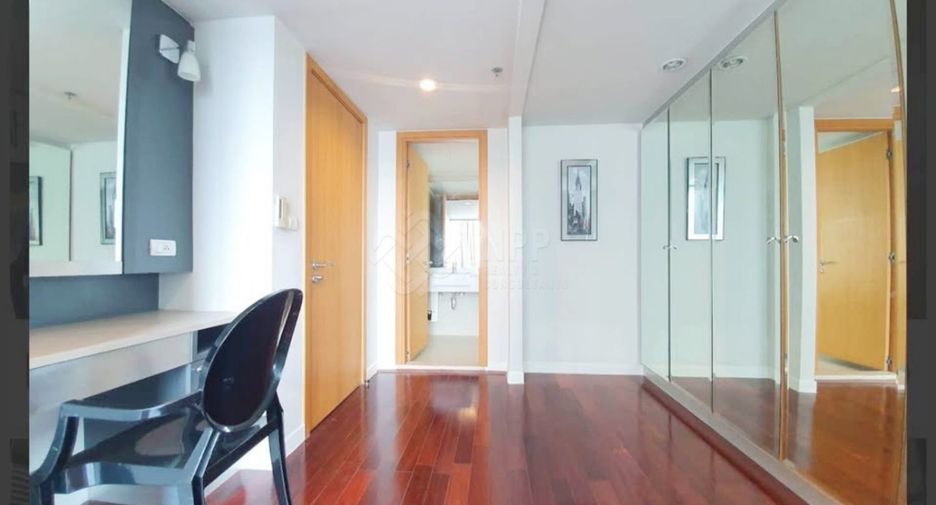 For rent 4 bedrooms condo in Watthana, Bangkok