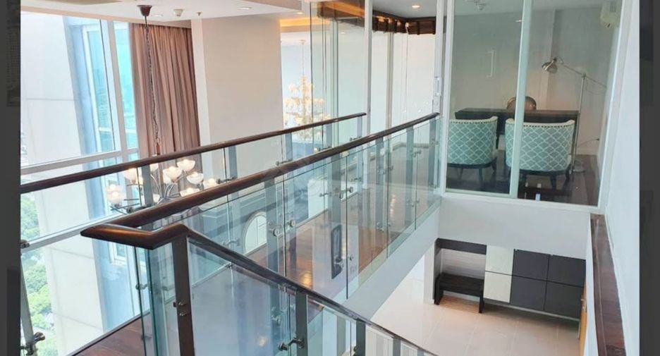 For rent 4 bedrooms condo in Watthana, Bangkok