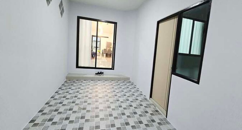 À vendre 2 chambres maison de ville à Bang Lamung, Chonburi