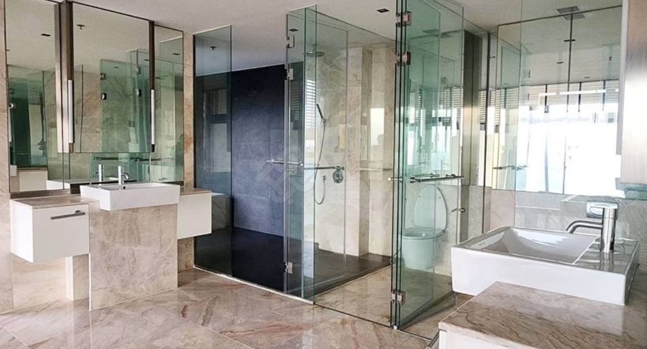 For rent 4 bedrooms condo in Sathon, Bangkok