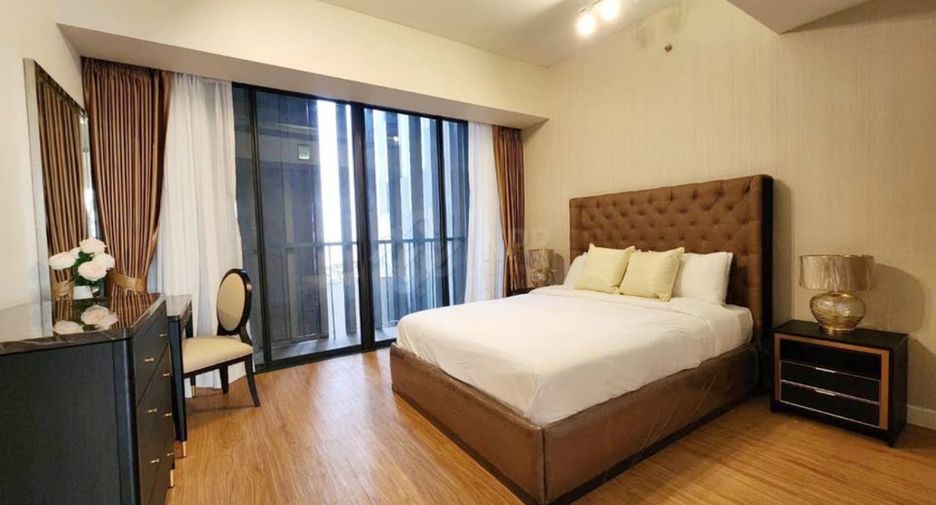 For rent 4 bedrooms condo in Sathon, Bangkok