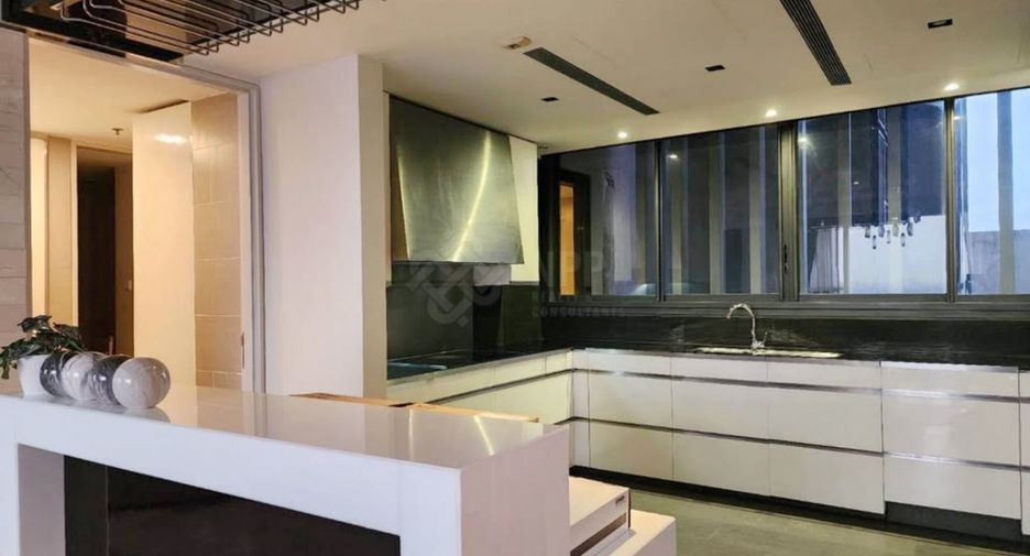 For rent 4 bedrooms condo in Sathon, Bangkok