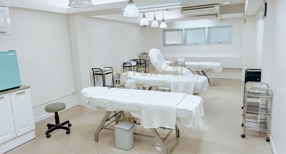 For sale 6 bedrooms retail Space in Phaya Thai, Bangkok