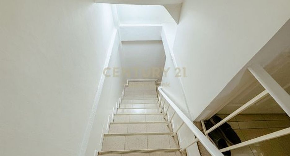For sale 6 bedrooms retail Space in Phaya Thai, Bangkok