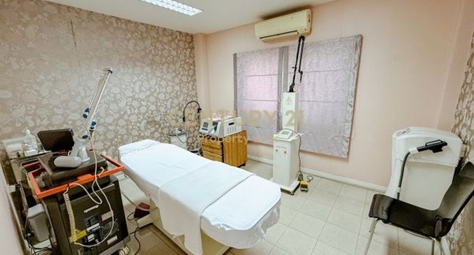 For sale 6 bedrooms retail Space in Phaya Thai, Bangkok