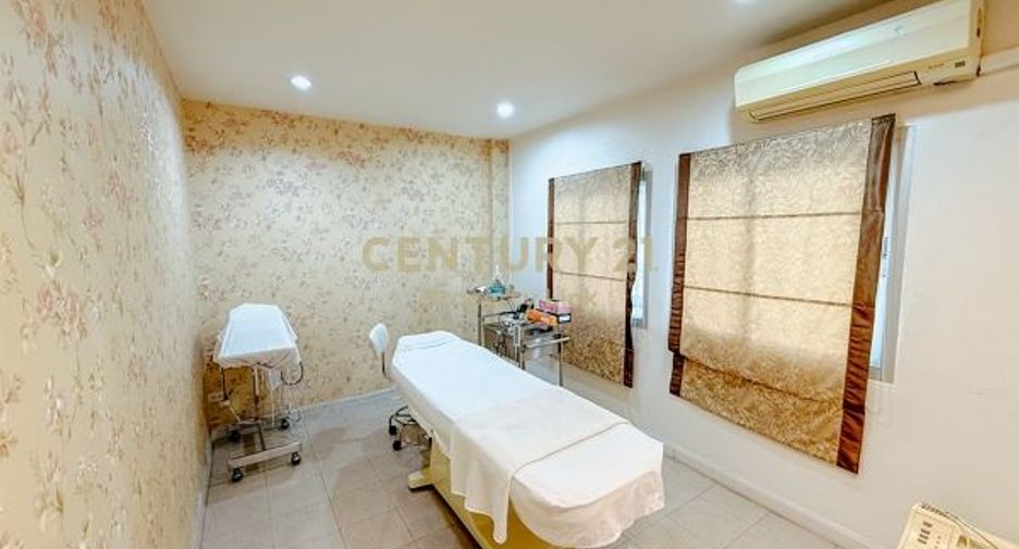 For sale 6 bedrooms retail Space in Phaya Thai, Bangkok