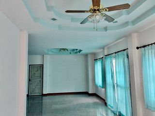 Casa en venta de 3 habitaciones en Si Racha, Chonburi