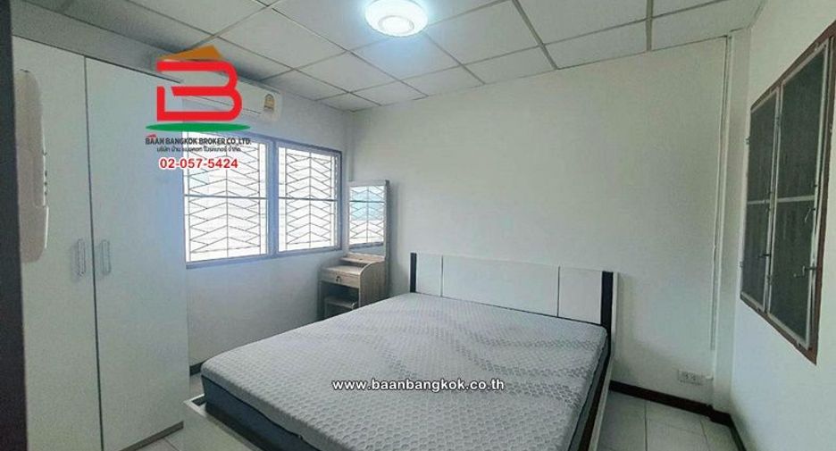 Casa adosada en venta de 2 habitaciones en Pak Kret, Nonthaburi